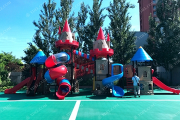 户外城堡滑梯三