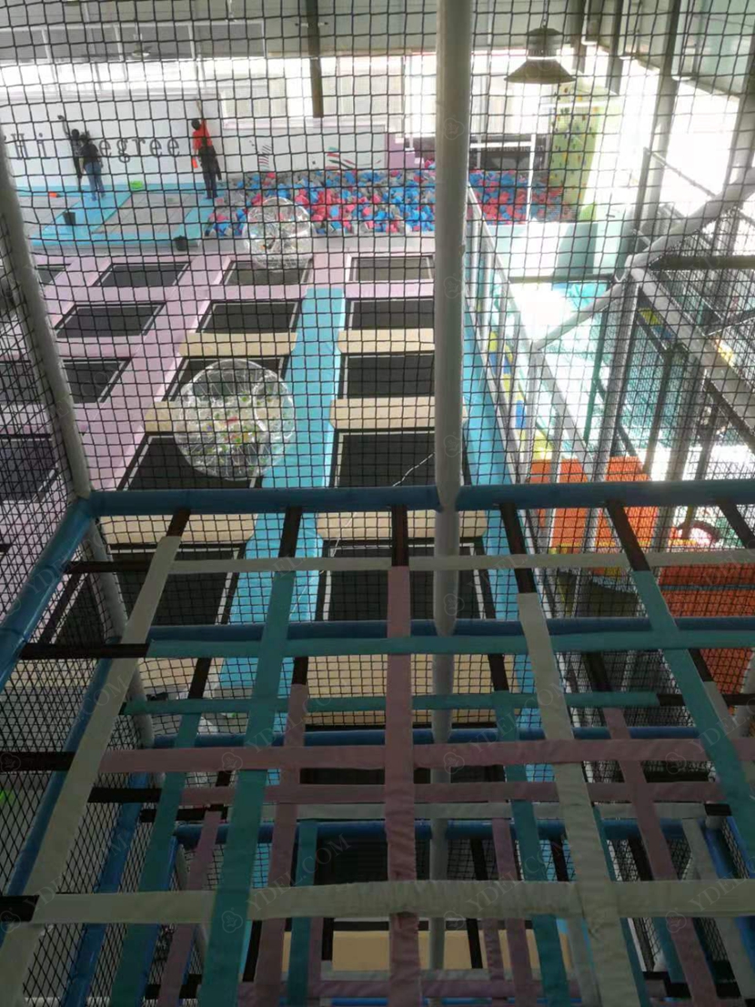 蹦床体验馆实景图